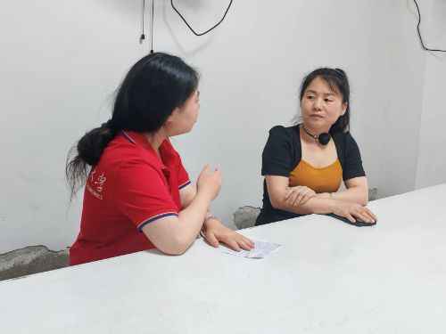 “紅石榴”綻放民族共富之花 —— 南京財經(jīng)大學實踐團隊探訪宿遷花井村蜂花基地的共融發(fā)展之路