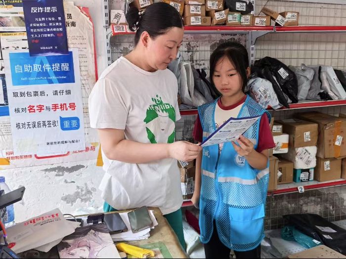 從知識汲取到實踐講解——常大志愿者與孩子的社區(qū)成長行