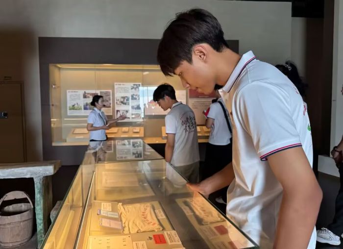 重慶工商職業(yè)學(xué)院實(shí)踐團(tuán)隊(duì)走進(jìn)三峽移民紀(jì)念館 探尋移民精神與城市精神的共鳴