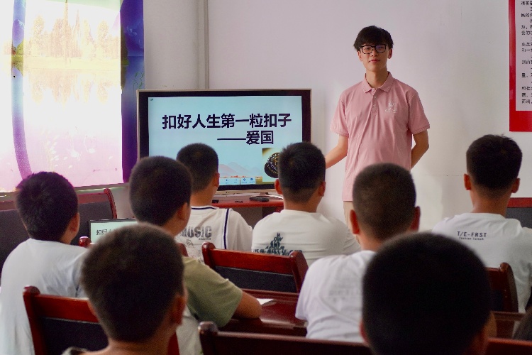 沉浸式課堂讓歷史“活”起來——長安大學(xué)實(shí)踐隊(duì)以英雄故事點(diǎn)燃少年愛國志！