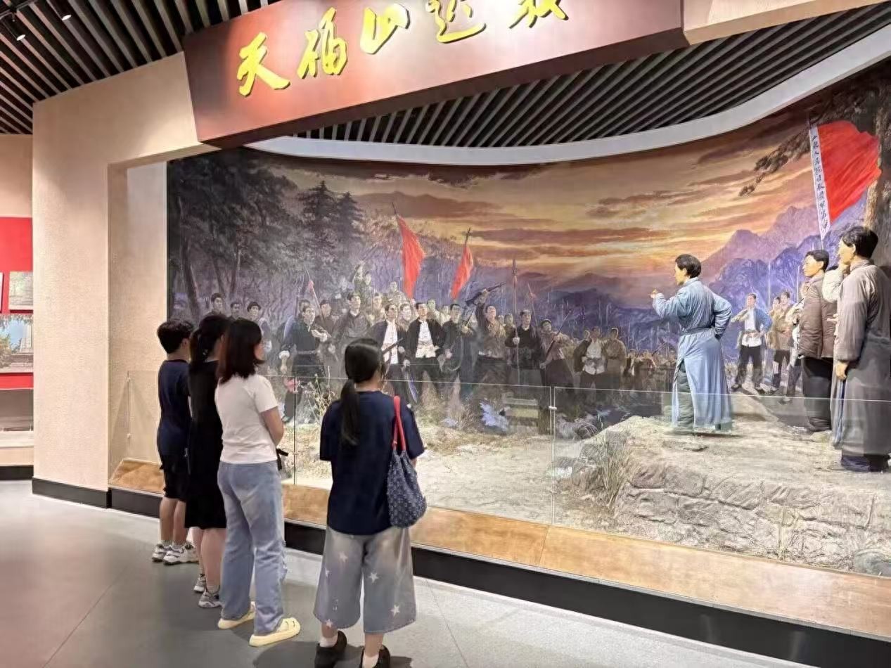 山東大學(xué)“碧海丹心”實踐隊赴文登博展中心探尋膠東紅色文化根脈