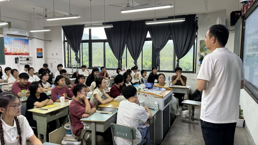 河南工業(yè)大學(xué)土木工程學(xué)院在北川“七一”職業(yè)中學(xué)成功開(kāi)展“砼心向陽(yáng)·以體健心”主題心理素質(zhì)拓展活動(dòng)