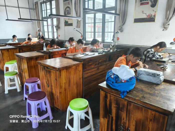 TFO智能數(shù)遺小組探秘歙縣胡開(kāi)文墨廠 觸摸非遺工藝溫度 ?