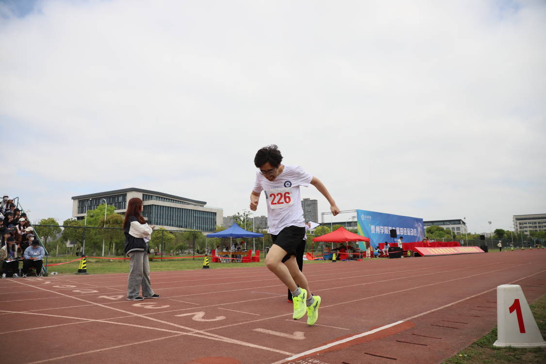 青春逐夢，終章亦輝煌 —— 記一位中長跑選手的青春禮贊與深情回望（泰州學(xué)