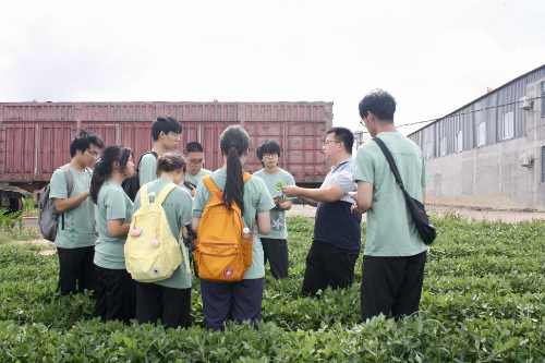 農(nóng)學(xué)院“赤幟領(lǐng)航興榮邑，青衿聚力富農(nóng)鄉(xiāng)”實(shí)踐服務(wù)團(tuán)赴虎山鎮(zhèn)進(jìn)行實(shí)踐調(diào)