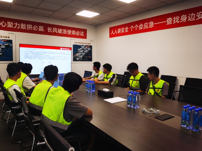 山東大學(xué)“電亮未來(lái)”實(shí)踐隊(duì)赴泰安萬(wàn)閱文化旅游有限公司開(kāi)展理論學(xué)習(xí)