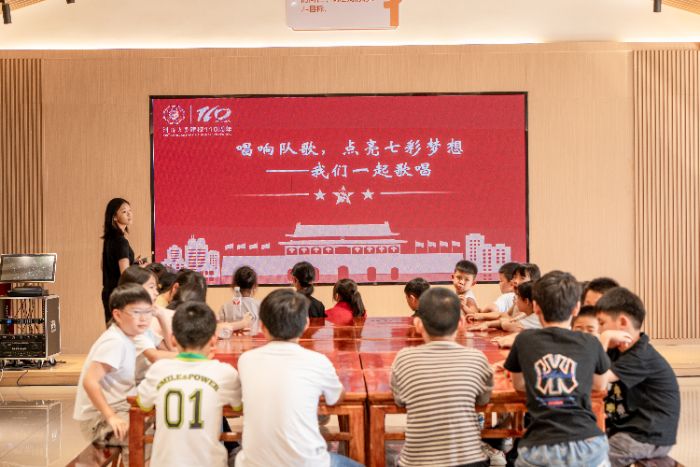 河海學(xué)子三下鄉(xiāng)：紅歌嘹亮傳薪火，童心閃耀繼榮光——團(tuán)隊(duì)開展紅色主題音樂課