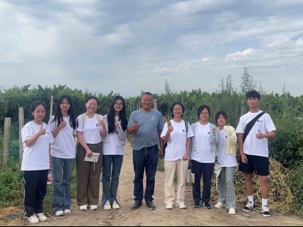 南京財經(jīng)大學(xué)“疆禾”實(shí)踐團(tuán)走進(jìn)伊寧市克伯克于孜鄉(xiāng)開展調(diào)研