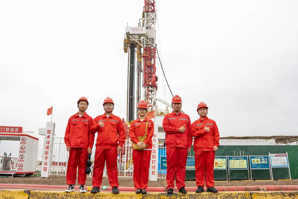 走進(jìn)黃河鉆井總公司和井下作業(yè)公司，共探石油中的雙碳科研精神。