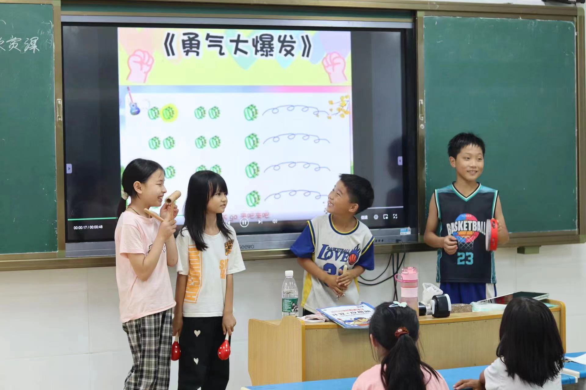 探索音樂(lè)世界：鄉(xiāng)村孩子的奧爾夫音樂(lè)之旅