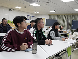 深學(xué)篤行新思想，青春向黨礪初心