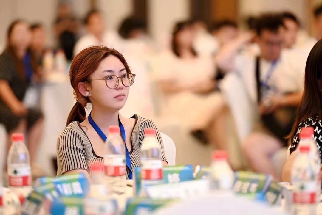 四川輕化工大學(xué)優(yōu)秀學(xué)子余婷—青春之光，風(fēng)華正茂