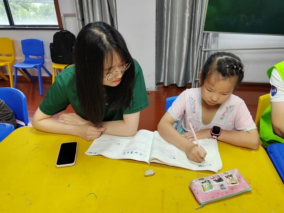 巢湖學(xué)院數(shù)學(xué)與大數(shù)據(jù)學(xué)院赴同大鎮(zhèn)“智造農(nóng)業(yè)，數(shù)聯(lián)鄉(xiāng)村”智慧農(nóng)業(yè)發(fā)展調(diào)