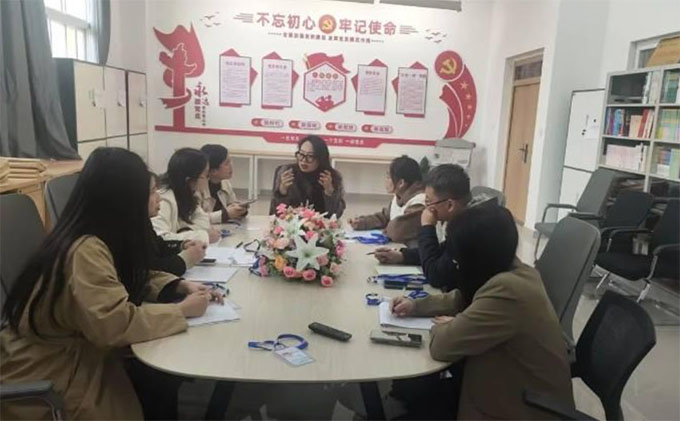 新鄉(xiāng)工程學院外國語學院英語專業(yè)教研室召開教學大綱修訂研討會