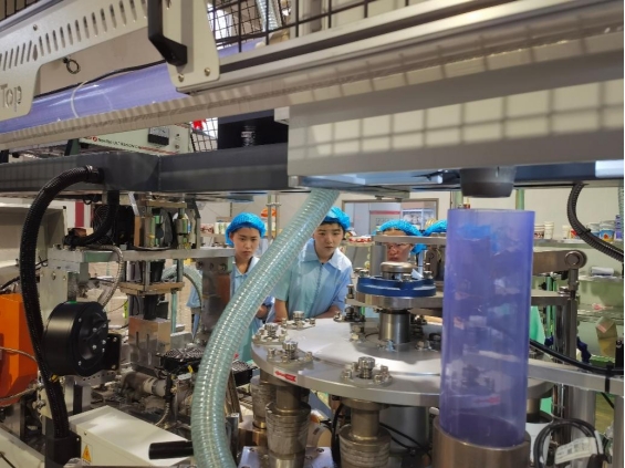 南財(cái)學(xué)子深入岸寶：探索紙品高質(zhì)量生產(chǎn)之道