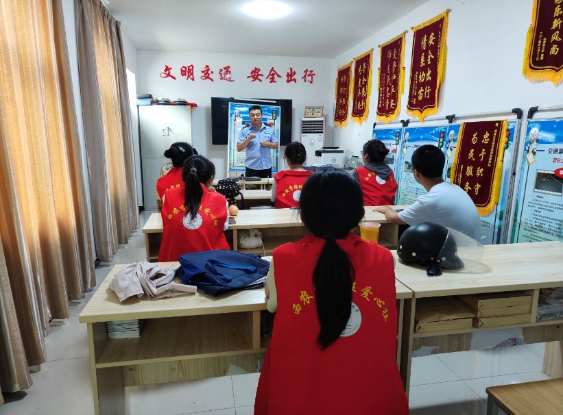 “小網(wǎng)格”托起“大平安”！西農(nóng)大學(xué)生志愿者助力公安織密交通安全網(wǎng)