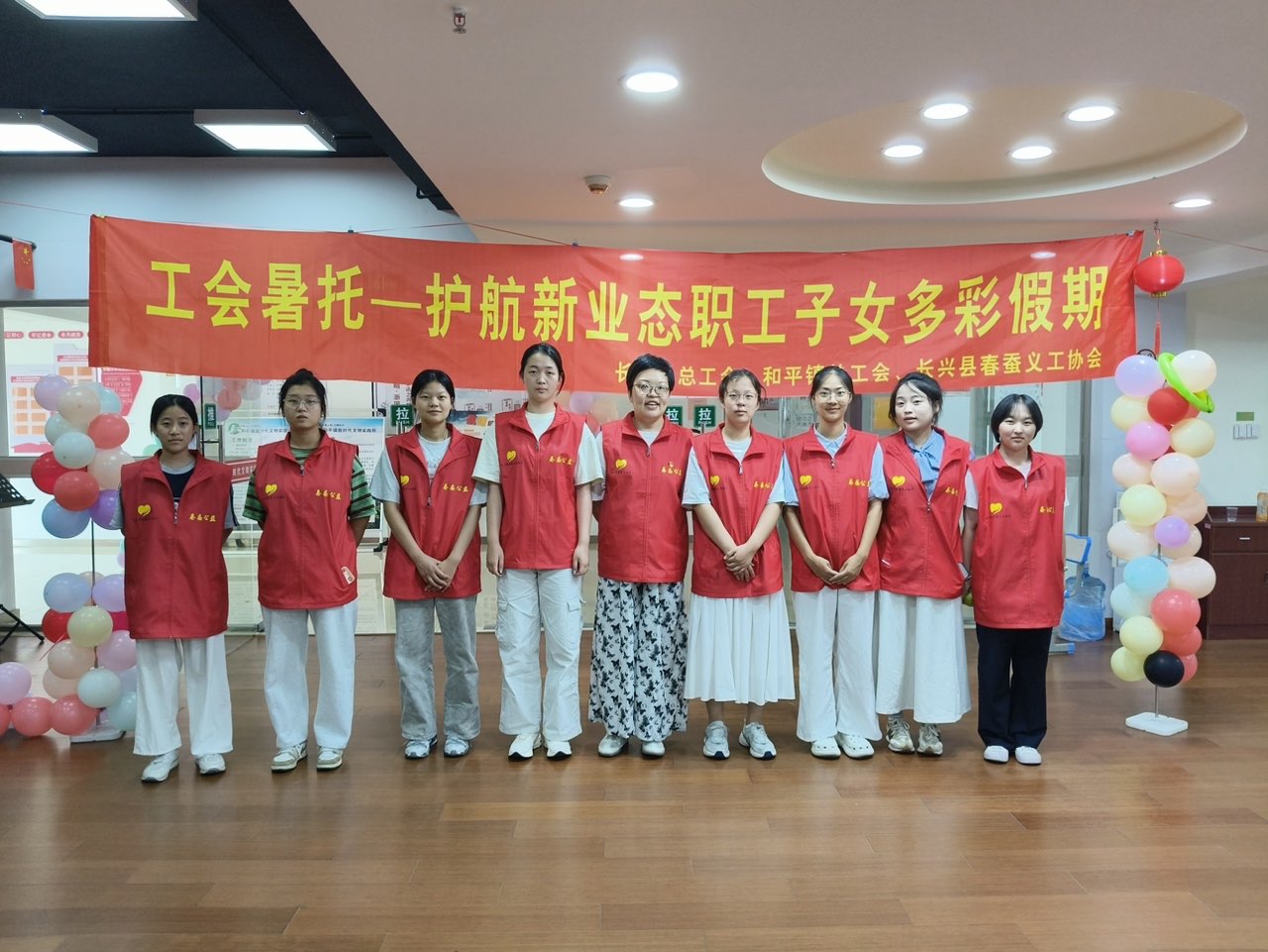 多維興趣授課，點(diǎn)燃暑期熱情：嘉興大學(xué)平師薪火志愿服務(wù)隊(duì)暑期實(shí)踐進(jìn)行時(shí)