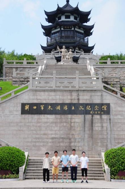 葦蕩叢中尋往昔，紅色青年踐來路