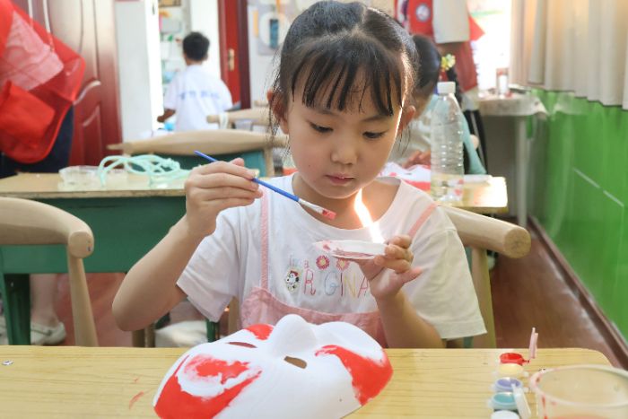 彩筆繪臉譜，支教傳文脈——圓夢(mèng)助學(xué)團(tuán)文化教育在行動(dòng)