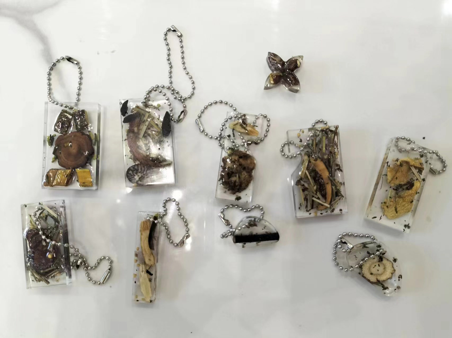 非遺創(chuàng)作融合本草綱目  社會實踐賡續(xù)文化傳承——河北大學(xué)“醫(yī)脈相承”社會實踐隊