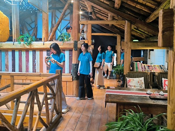 夯土新生·綠動商山——長安大學(xué)赴陜西商洛“智慧營建·綠映商山”暑期社會實踐隊走進柞水民宿調(diào)研紀實