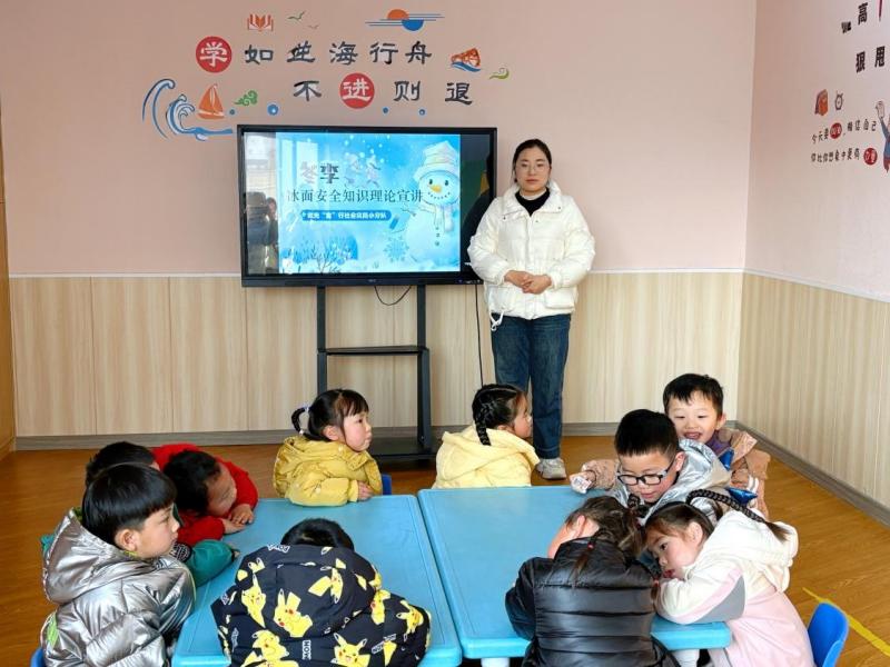 南通大學(xué)杏林學(xué)院微光“童”行社會實(shí)踐小分隊(duì)開展“攜手筑安全，童心繪未