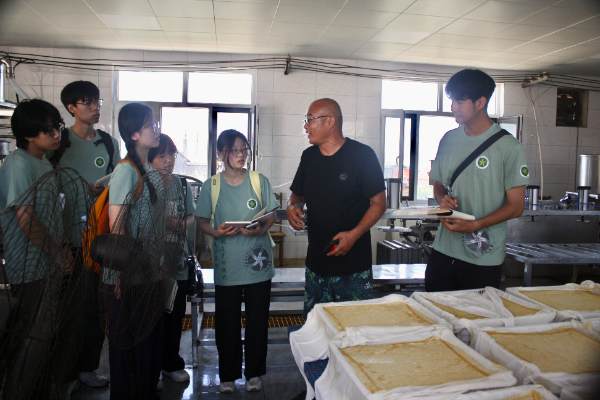 農(nóng)學(xué)院“赤幟領(lǐng)航興榮邑，青衿聚力富農(nóng)鄉(xiāng)”實踐服務(wù)團赴榮成市東島劉家村進行調(diào)研學(xué)習(xí)