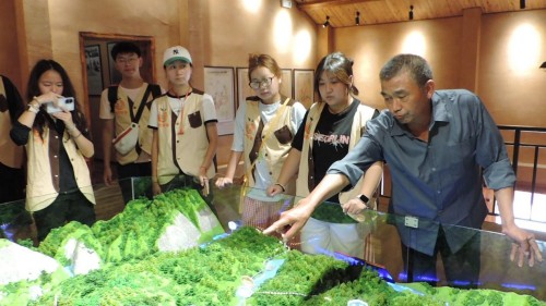 武漢東湖學(xué)院“小橙故事”實踐隊赴秭歸馬營：青春腳步丈量紅色熱土，革命薪火映照奮斗初心