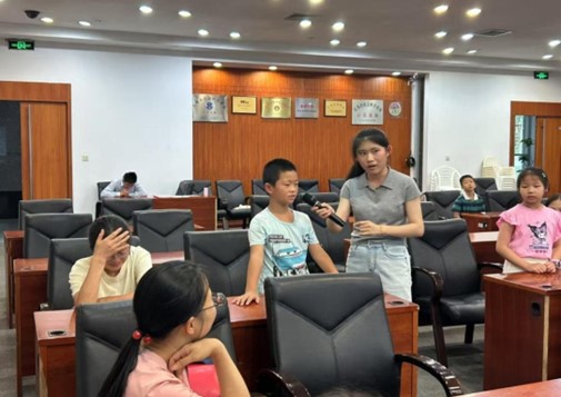 實踐收官團隊復盤 協(xié)作總結探索教學新路徑——南京師范大學泰州學院“紅心研墨”暑期社會實踐紀實（32）