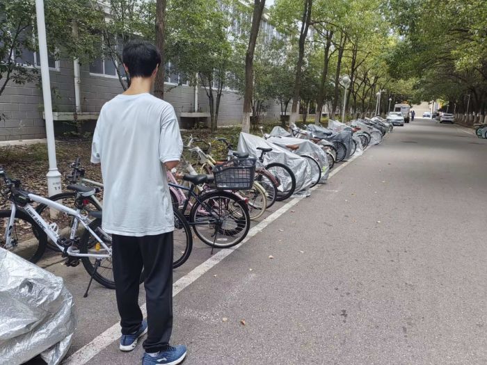 南京財(cái)經(jīng)大學(xué)學(xué)子調(diào)研校園閑置自行車：探索綠色循環(huán)新模式，助力雙碳目標(biāo)實(shí)