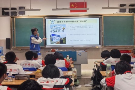 課堂解碼水生態(tài)，三尺講臺(tái)傳護(hù)河