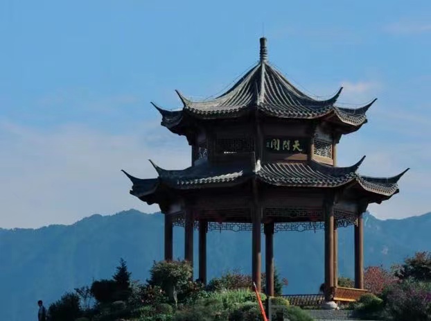 “小橙故事”實踐隊調(diào)研龍舟基地和天問公園，共探文化脈絡(luò)與鄉(xiāng)村振興新風貌