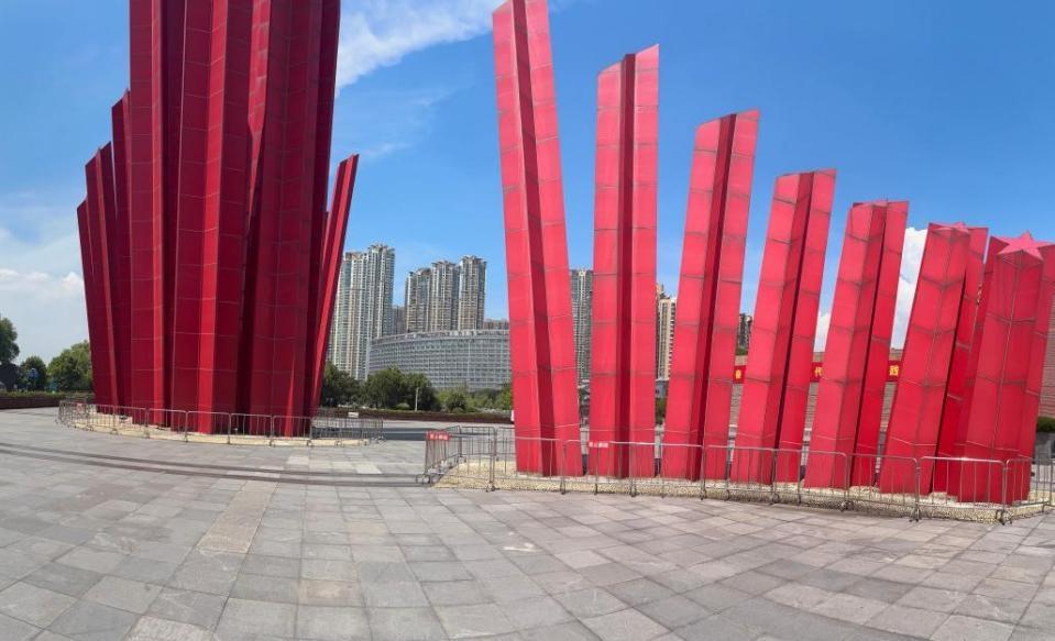 會(huì)計(jì)學(xué)院:“逐光尋訪隊(duì)”深入調(diào)研南京渡江勝利紀(jì)念館