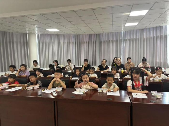 以實(shí)踐為媒，讓紅色基因浸潤童心