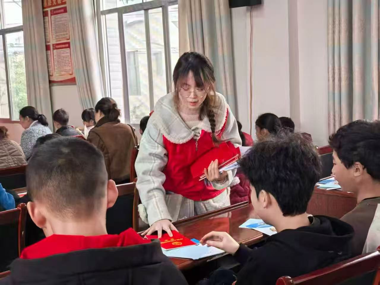 護(hù)蕊校園團(tuán)隊(duì)成員參與東安縣  “送法下鄉(xiāng)”法治宣傳活動(dòng)