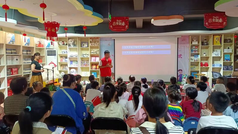 紅跡實踐隊引領(lǐng)百名親子共憶長征：歷史教育與心靈洗禮在定陶新華書店舉行