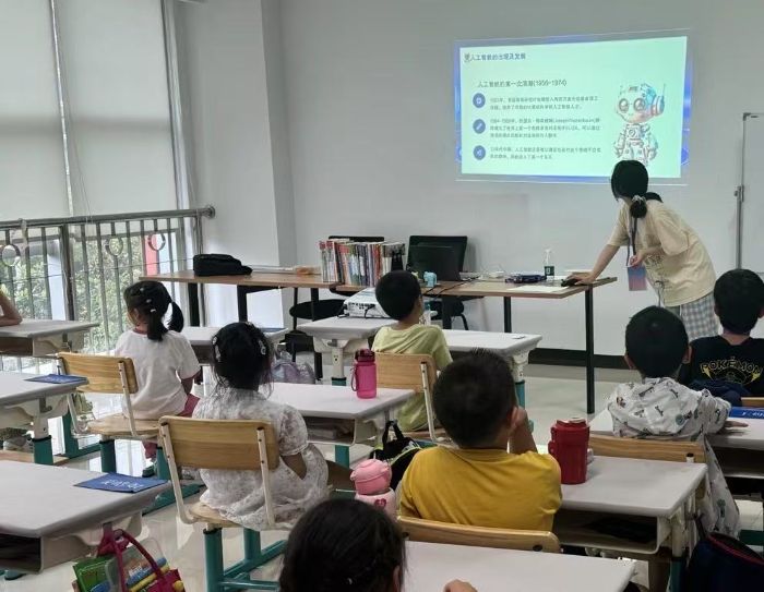 滴水行動(dòng)暑托班——寧波大學(xué)為軌道交通職工子女點(diǎn)亮多彩暑期