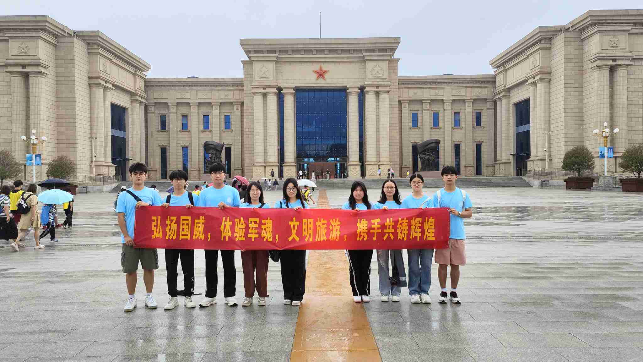 青島科技大學(xué)“巡禮藍海情，筑夢文明行”文明旅游實踐團赴海軍博物館—引領(lǐng)文明旅游新風尚，共筑文明旅游新篇章