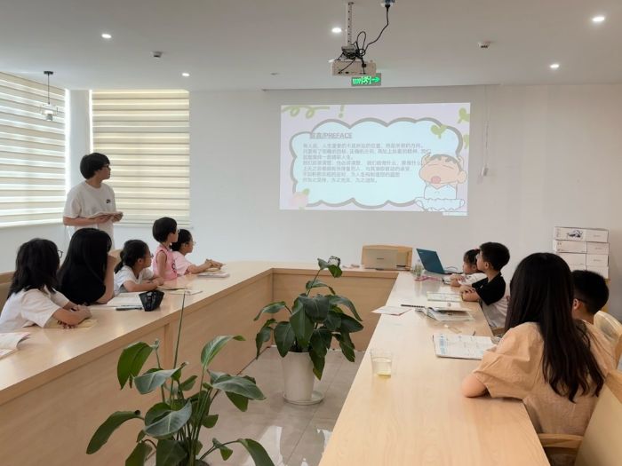 書畫生發(fā)少年情，筆墨傳遞精巧思