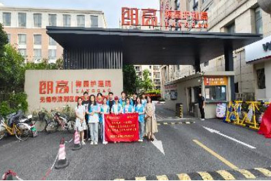 無錫商業(yè)職業(yè)技術(shù)學(xué)院經(jīng)濟管理學(xué)院學(xué)子開展“銀齡賦能”實踐——為農(nóng)村老人送去"適老化"服務(wù)