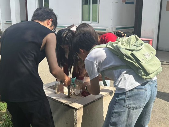 溫情暖夕陽(yáng) ——淮北師大“銀齡暖陽(yáng)” 團(tuán)隊(duì)開展敬老院實(shí)踐活動(dòng)