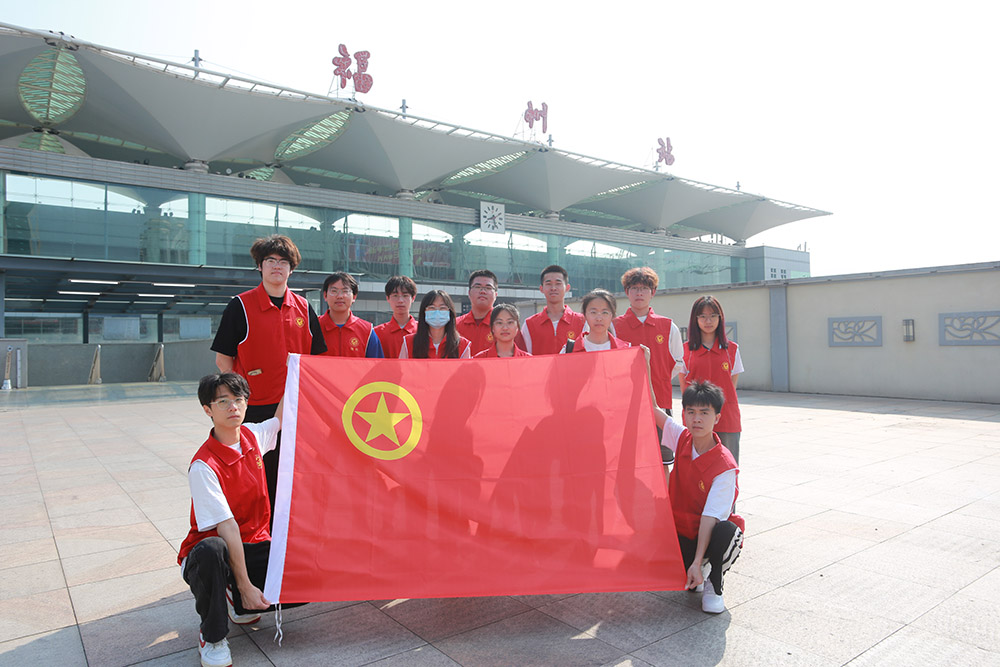 高鐵站服務(wù)新篇章，志愿者的暖心行動(dòng)