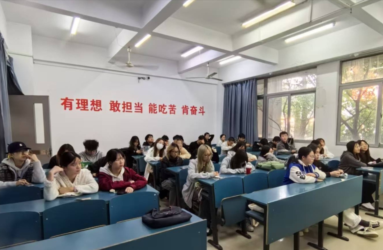 厚植家國(guó)情懷 青春告白祖國(guó)——物流241團(tuán)支部創(chuàng)新開展四階段家國(guó)情懷主題教育活動(dòng)