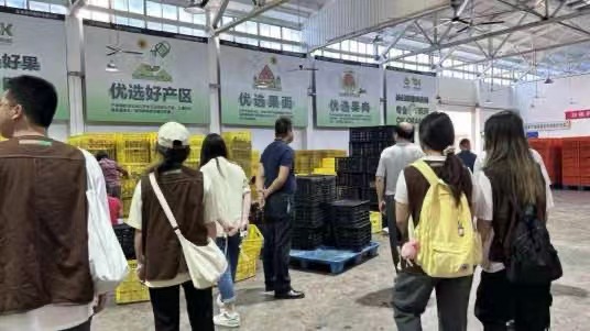 武漢東湖學(xué)院來秭學(xué)習(xí)考察“統(tǒng)戰(zhàn)＋電商”模式