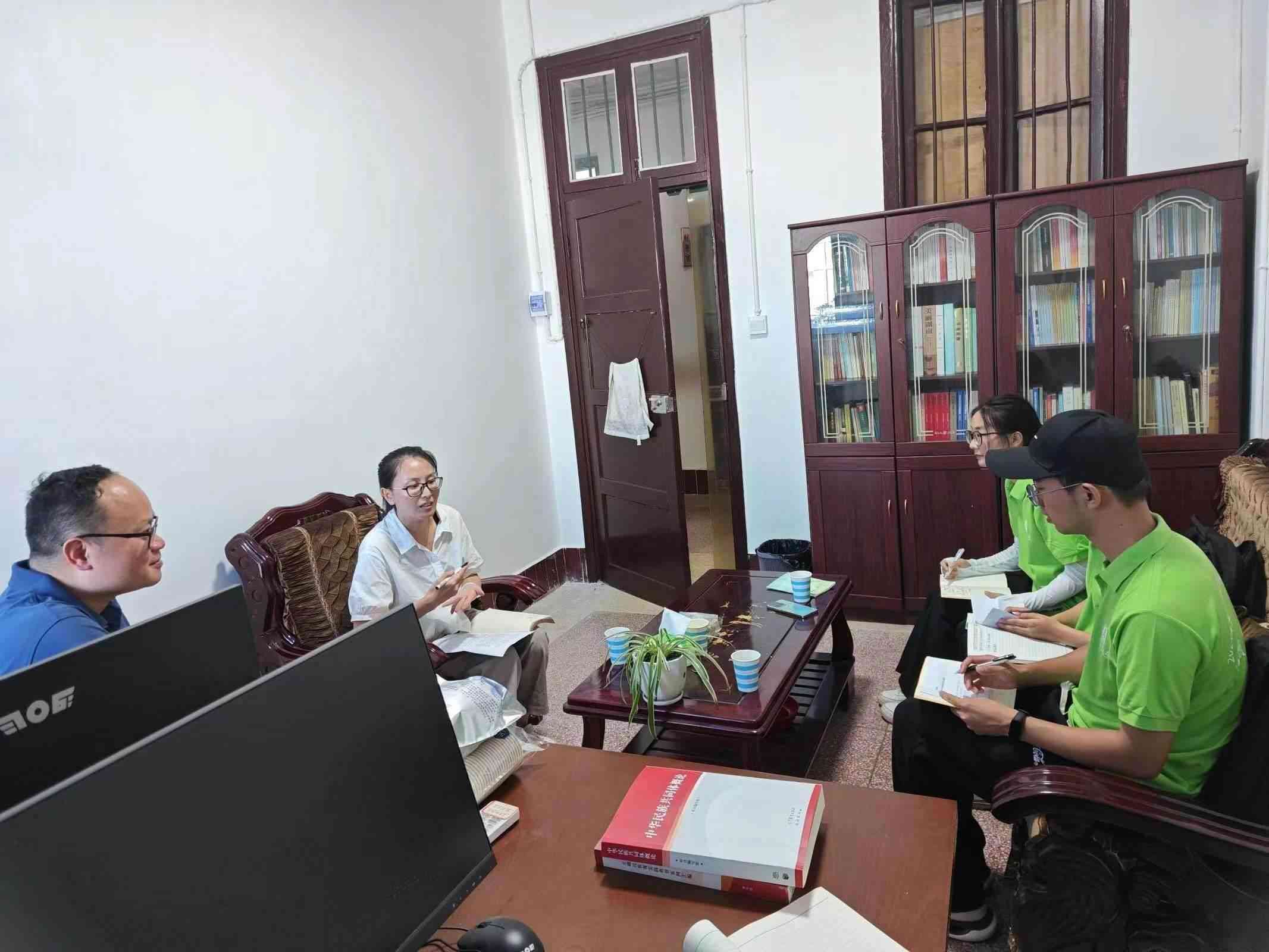 訪談?wù)块T，共筑民族團結(jié)