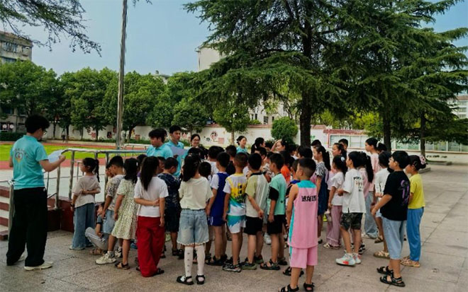 武漢晴川學院“魯班星火”志愿服務團：強化“五育”教育，以體育強身健體，引導孩子遠離電子產(chǎn)品