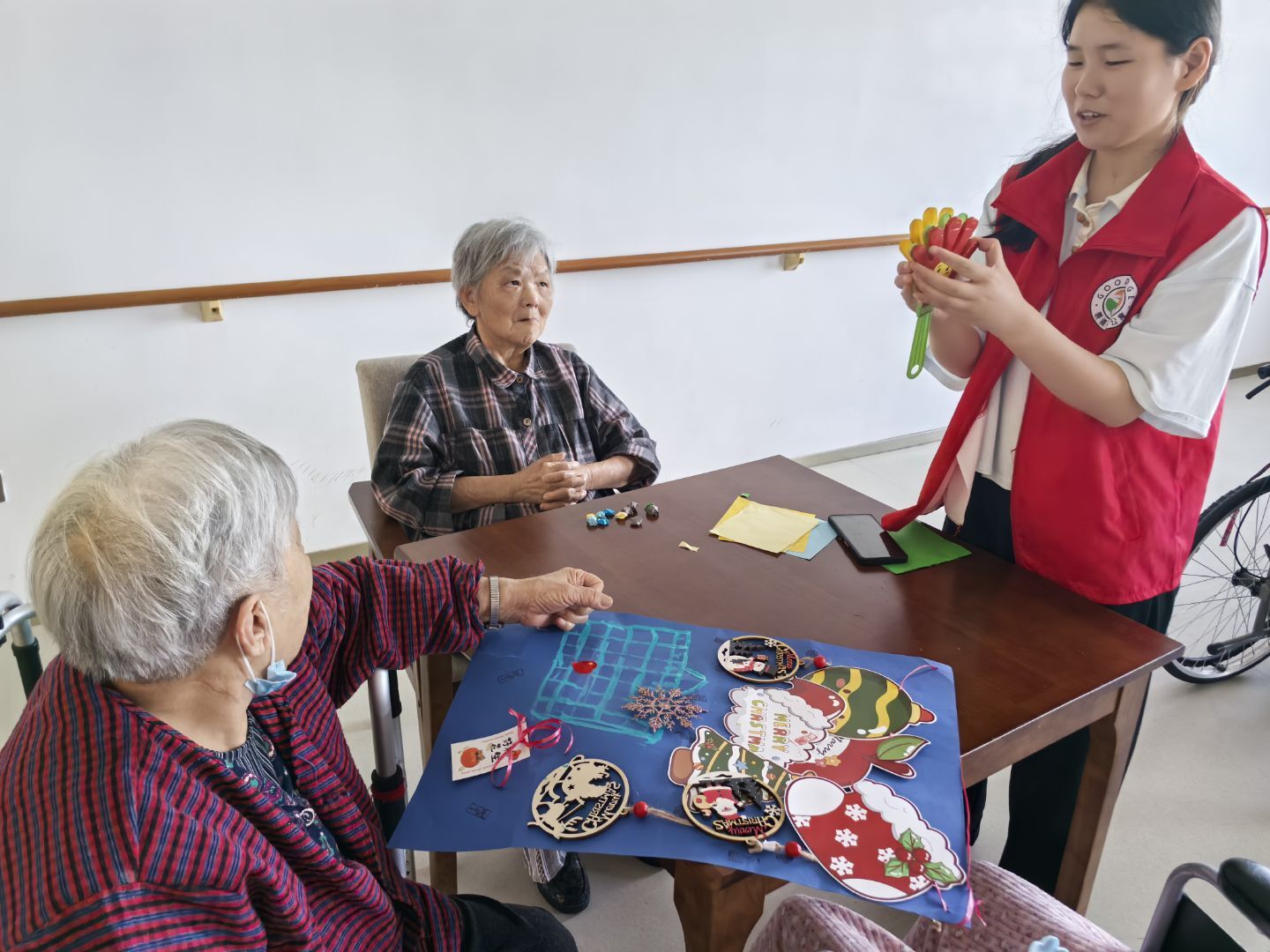 善德公寓里的青春匠心：安徽工業(yè)大學(xué)志愿者的多維度助老實(shí)踐