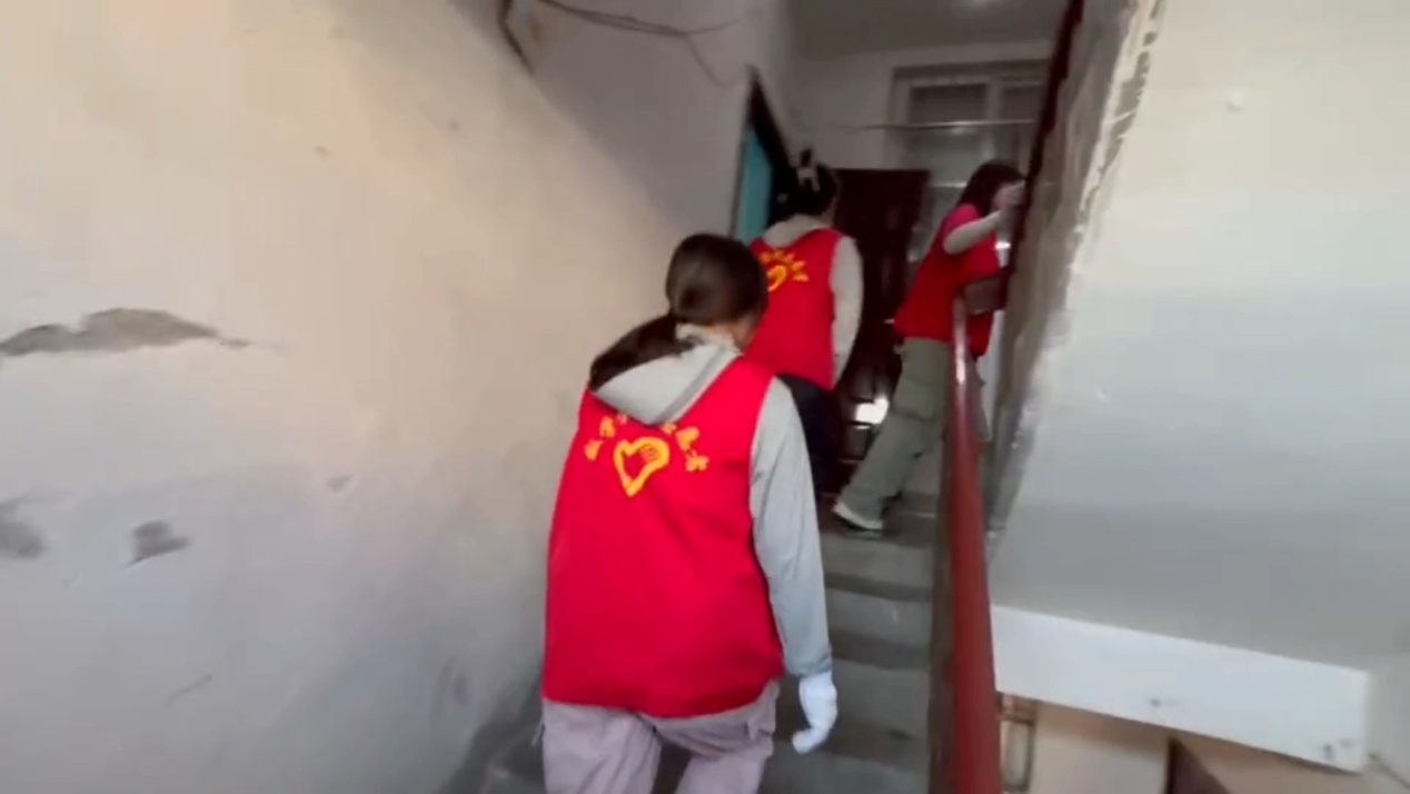 巢湖學(xué)院赴巢湖鄉(xiāng)鎮(zhèn)“獻血賦能·健康調(diào)研”宣傳團——官圩社區(qū)宣傳活動