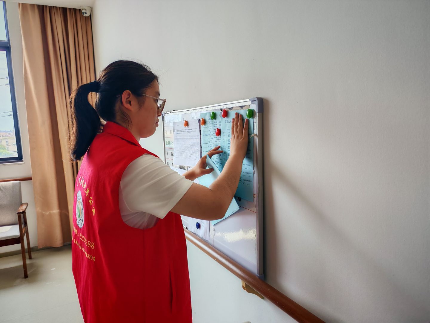 青春伴夕陽：安徽工業(yè)大學(xué)志愿者送暖善德老年公寓