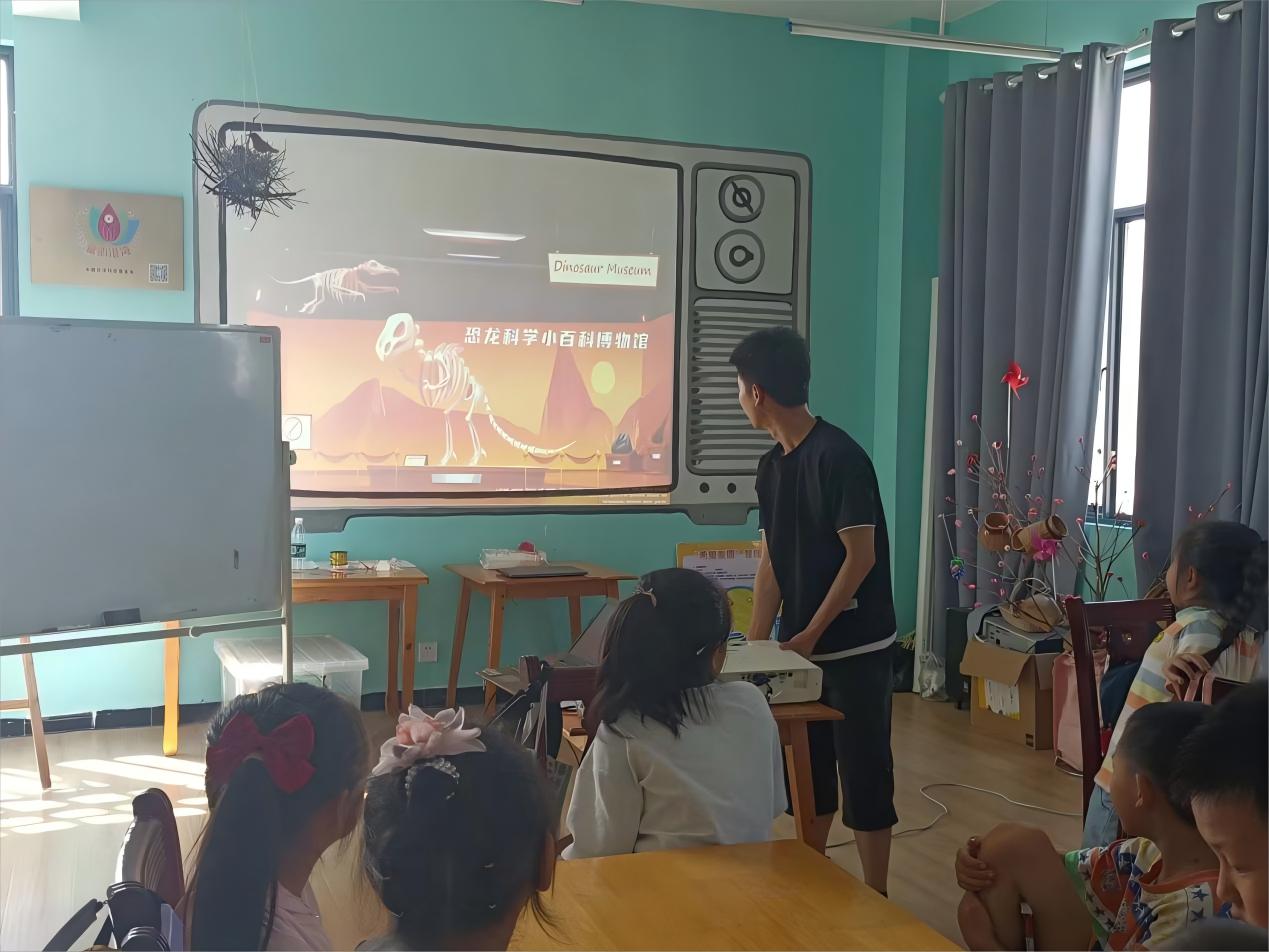 恐龍知識(shí)科普，點(diǎn)亮鄉(xiāng)村少年科學(xué)夢(mèng)